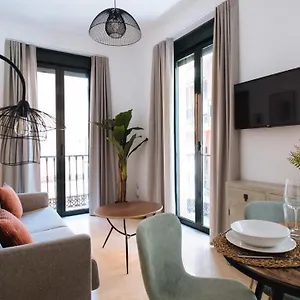 https://chiqui-and-vicente-bright-apartment-seville.es-andalucia.com
